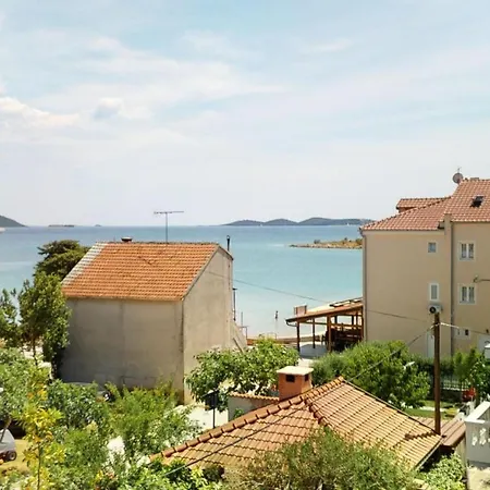 Apartman Number 5 *