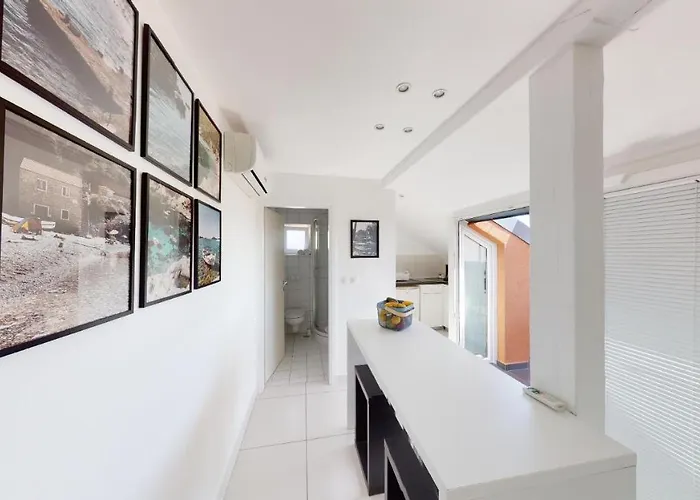 Number 5 * Pakoštane
