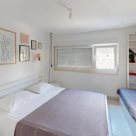 Number 5 Apartment
