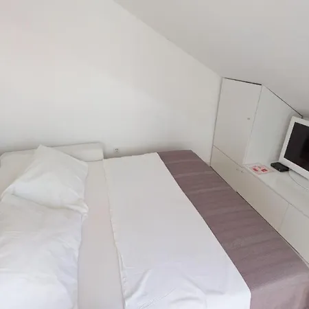 Number 5 Apartment Pakostane