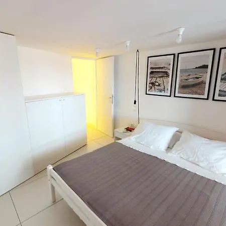 Apartment Number 5 Pakostane