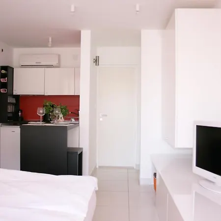 Number 5 * Pakoštane