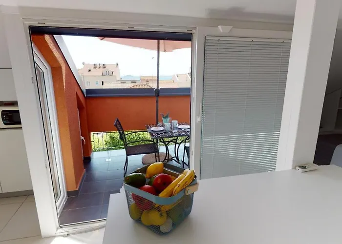 Number 5 아파트 *