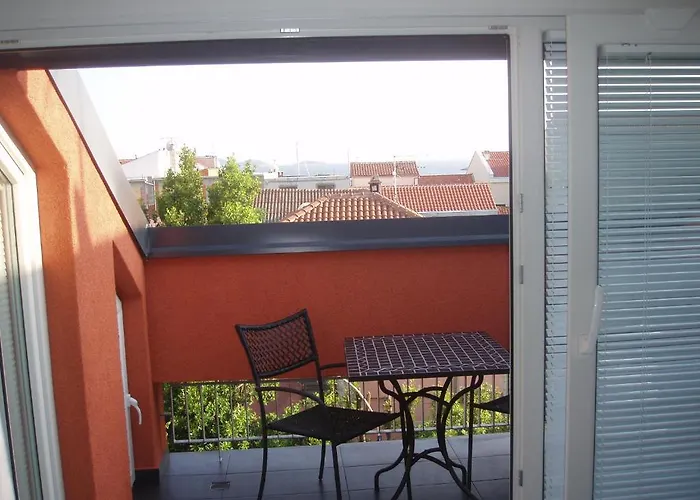 Number 5 Apartment *