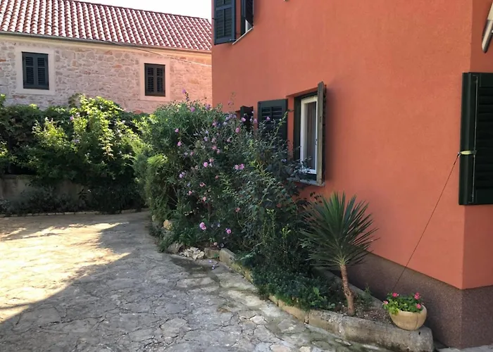 Number 5 아파트 *